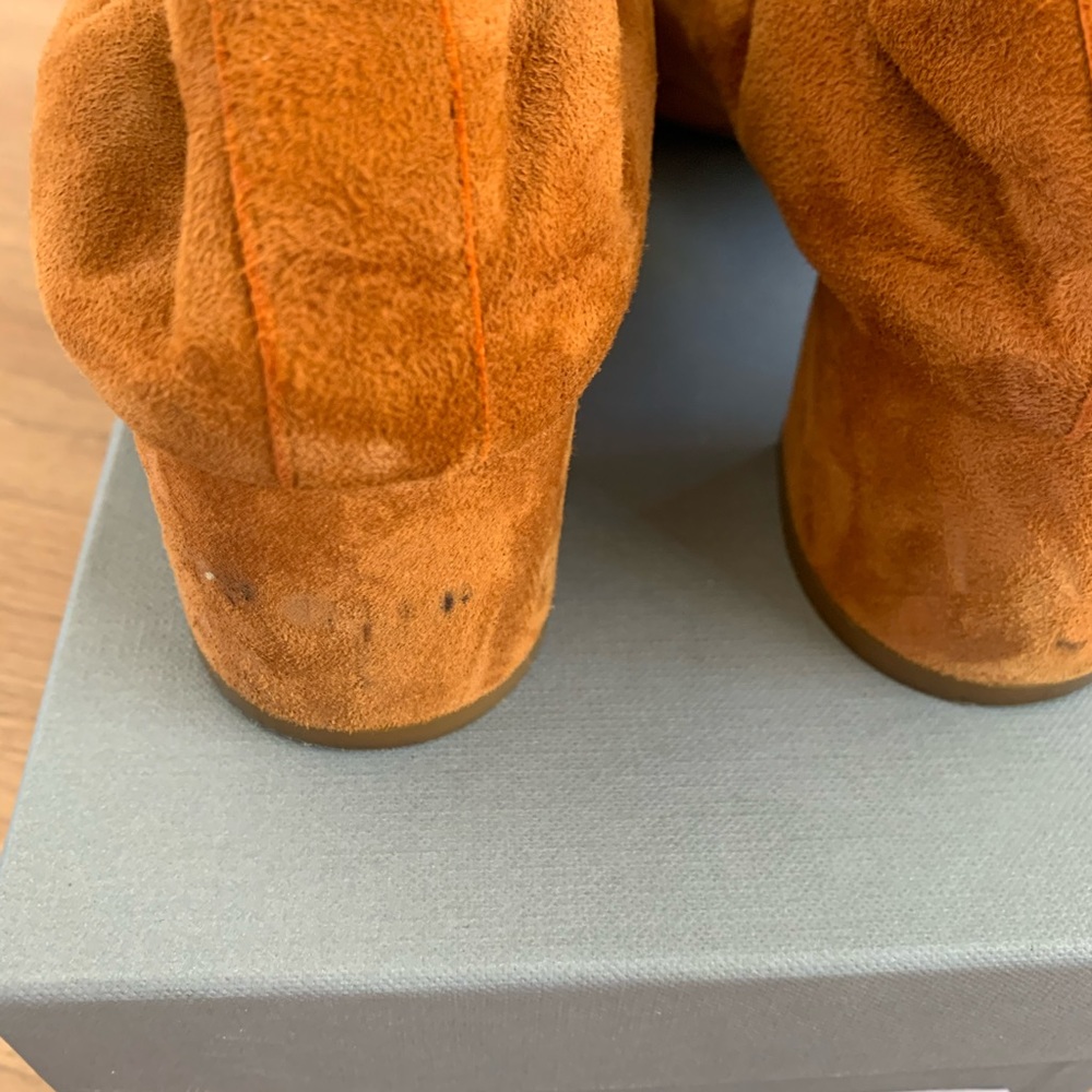 Everlane Suede Day Heel - Picture 9 of 11